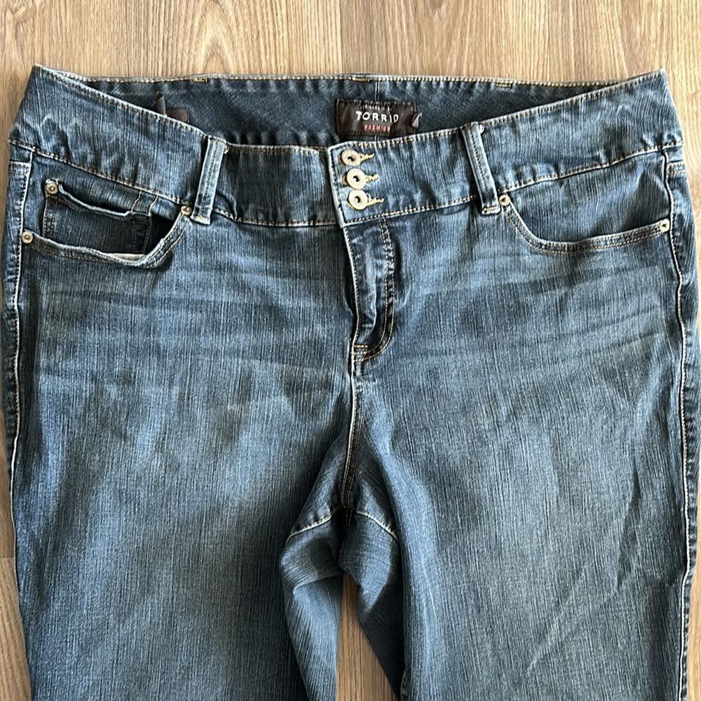 TORRID JEGGING JEANS MEDIUM/DARK WASH SKINNY HIGH RISE NO DISTRESSING SIZE 24R - Picture 3 of 8